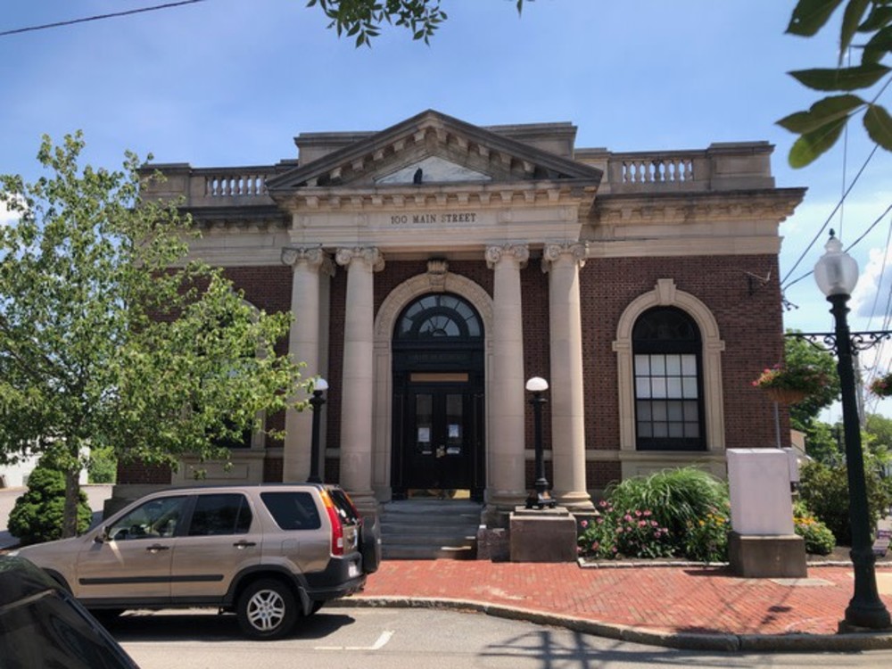 100 Main St Amesbury, Amesbury, MA 01913