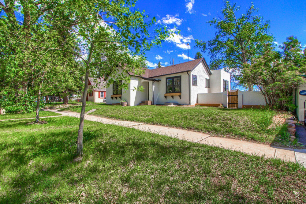 1108 E Park Ave, Laramie, WY 82070