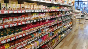 充実したハラルフードコーナー