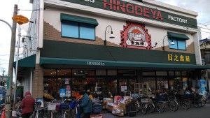 自転車・お車で多くのお客様にご来店いただいております。