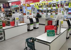 商品のスキャンまでをレジスタッフが行い、精算はお客様が設置された精算機で行うのが簡単・スピーディー