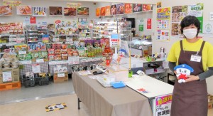 館内にスーパーと食堂を持ち、カラオケやイベントで食堂ホールを利用できます。