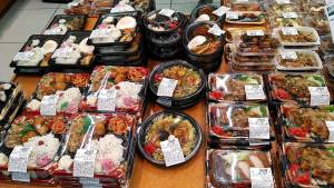 手作り総菜を取りそろえております。是非、お立ち寄りの際はご利用ください