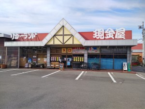 上田市福田の交差点すぐ　駐車場30台