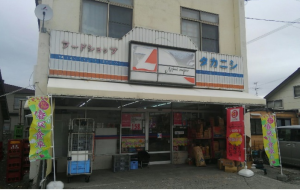 入口向かって反対側に駐車場あります！