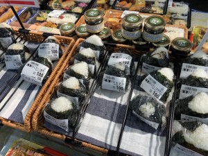 朝から握ったおにぎりが大人気です♪