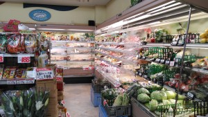 新鮮な野菜、季節の果物、食品やお菓子は掘り出し物あるかも？？