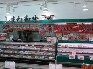 人気のお肉売場です