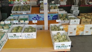 美味しいメロンが続々と入荷され、すぐに発送されていきます♪今年もあま～い！！　ご注文FAXは0123-56-6827へ。
