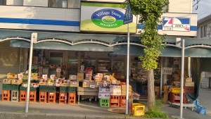 店頭にはお買い得品が盛りだくさん！見ていってください！