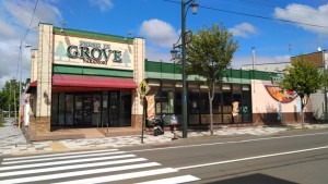 駐車場は店舗沿いへお停めください