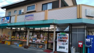 店頭には新鮮なお野菜、特価商品が盛りだくさん。是非見に来てくださいね。