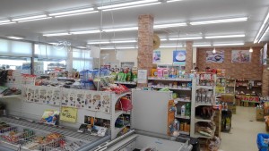 店内はこまめに清掃もし、充実した商品を品揃えしております。