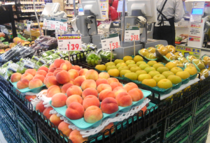 季節の果物を取り揃えておりますよ🍎🍊🍉