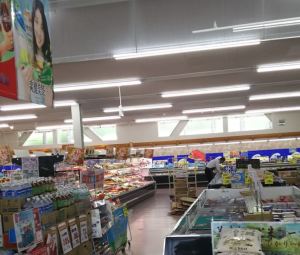 店内広くお買い物しやすくなっております