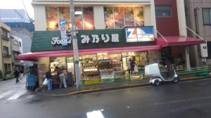 築地駅のすぐ近くなので、お気軽にご来店を！
