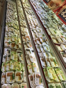 毎週金曜日は惣菜100円均一。