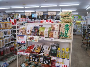 生鮮、日配、食品、酒、雑貨など取り扱いが御座います