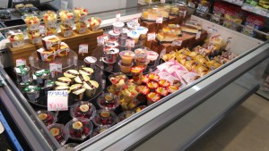 デザート各種品揃えしています！ おすすめはカットフルーツです