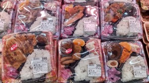 毎日手作りのお惣菜コーナー！お弁当もおかずも種類豊富です♪