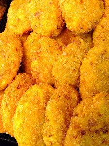 当店自慢の手づくり！はりまやメンチ！クセになる〜