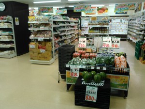 コンパクトにまとまった店内は見やすく選びやすくなっております。掘り出し物もあるかも😉