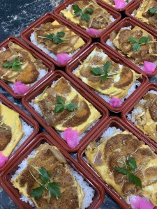 298円弁当。カツ丼が人気です！