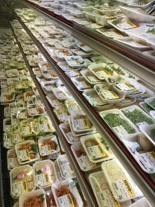 金曜日は惣菜100円均一DAY。