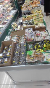 安かったり、季節物だったり、ほかでは手に入らない商品がこのスペースに‼