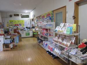 教室を売り場にしています。