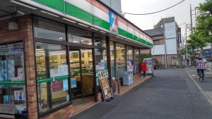 お店は国道4号線沿いです！駐車場も完備されております♪