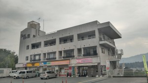 店の前に駐車場がございます