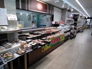 豊富な自家製総菜多数とりそろえています。