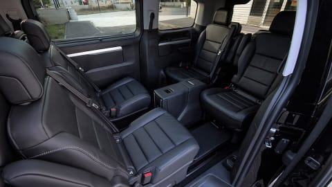 100kW Business VIP Standard [8Seat] 50kWh 5dr Auto [2023]