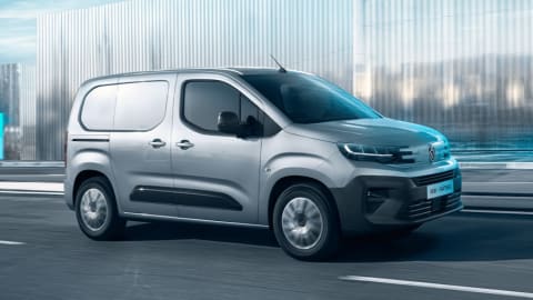 e- LONG 700 100kW 50kWh Professional Crew Van Auto [2024]