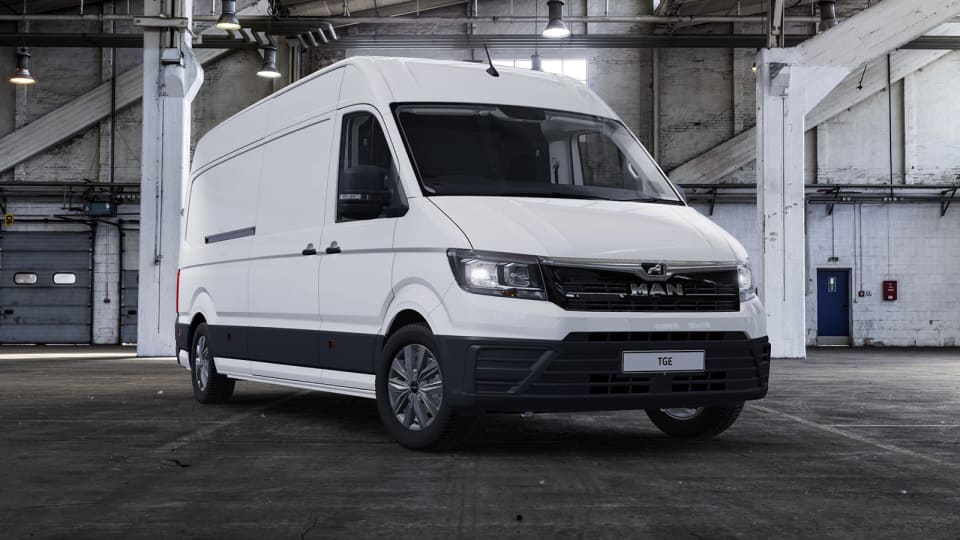 3 STANDARD 140 Lion XS Van [2024]