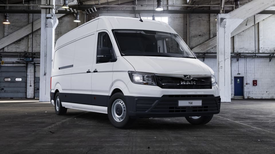 3 STANDARD 140 Lion XS High Roof Van [2024]