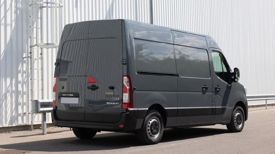 E-TECH MWB FWD MM35 57kW 52kWh Advance Medium Roof Van Auto [2023.5]