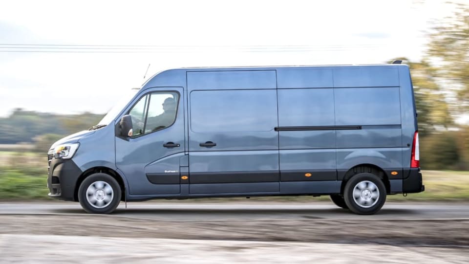 L1 FWD dCi 135 3T3 H2 Red Edition Van [2020]