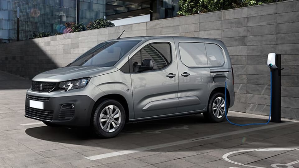 e- LONG 750 100kW 50kWh Asphalt Premium + Van Auto [2023.5]