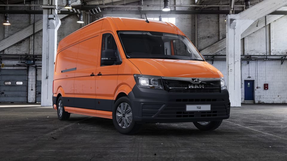 3 STANDARD RWD 140 HD Emissions Lion XC High Roof Van [2024]