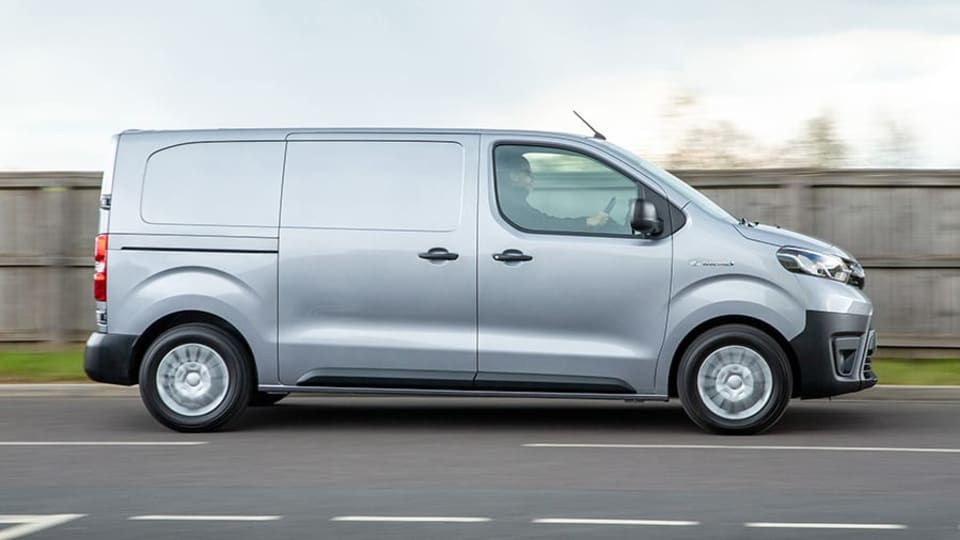 MEDIUM 100kW Icon 50kWh Van Auto [11kWCh] [2023]