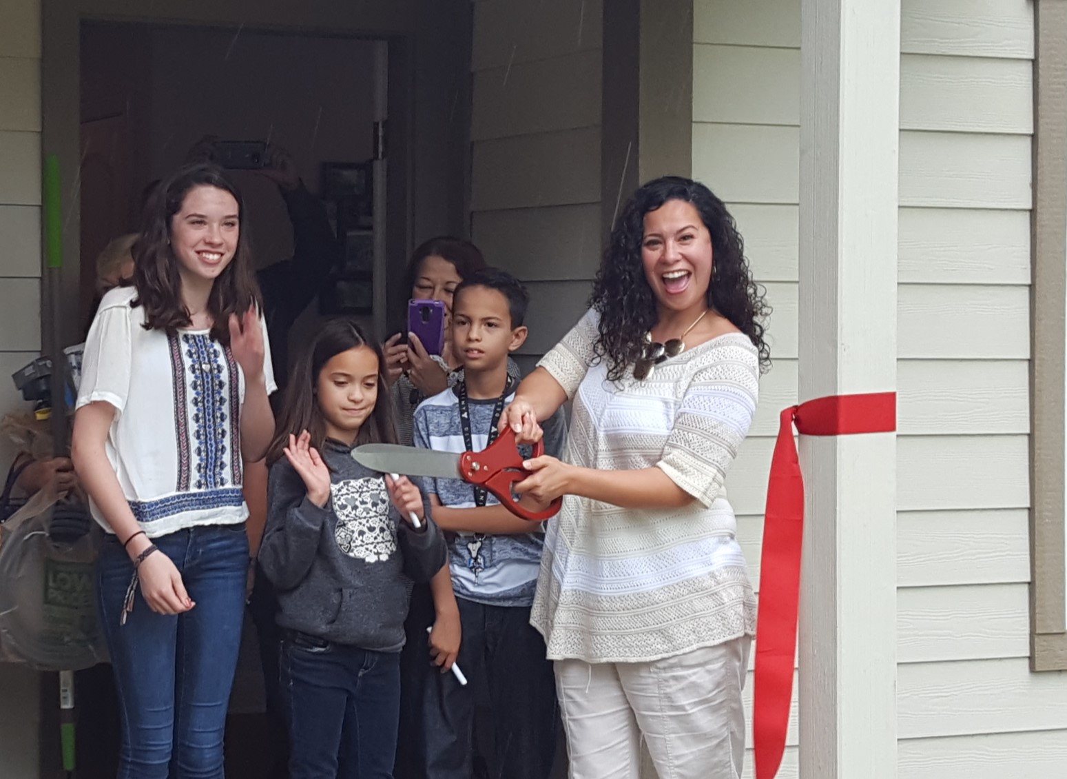 Jessica Gates ribbon cutting