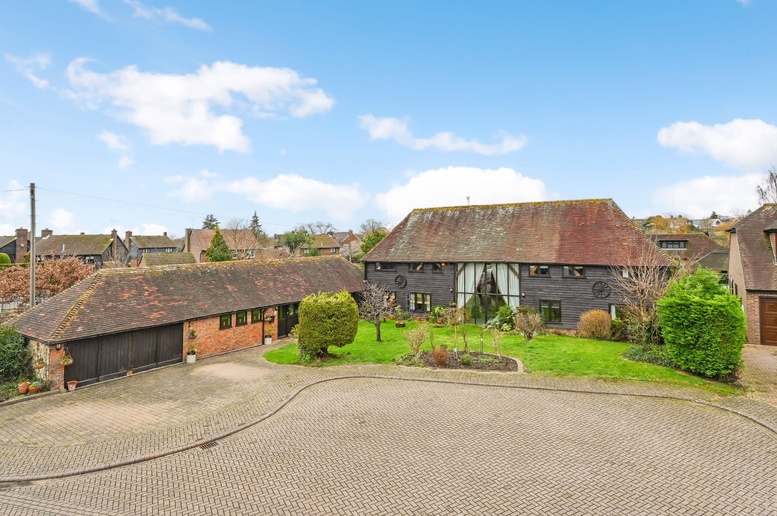 4 Bedroom Detached house Sold in Aldington TN25 Hobbs Parker Estate