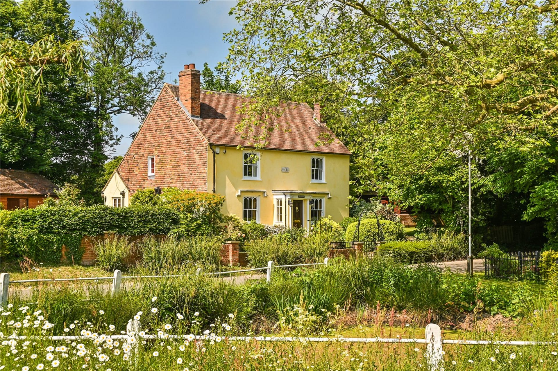 4 Bedroom House Sale Agreed in Hastingleigh TN25 Hobbs Parker Estate