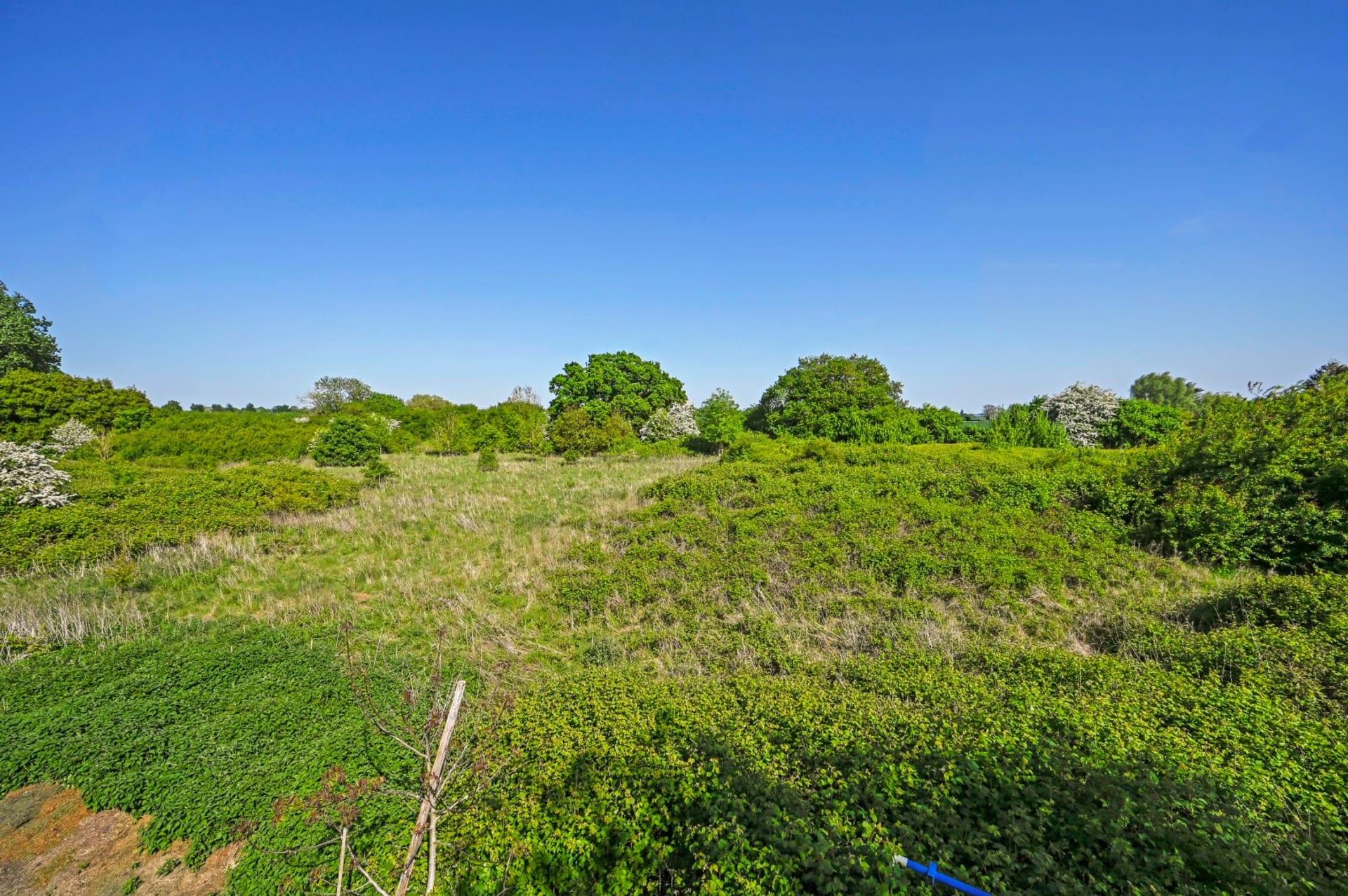 Mersham — £835,000