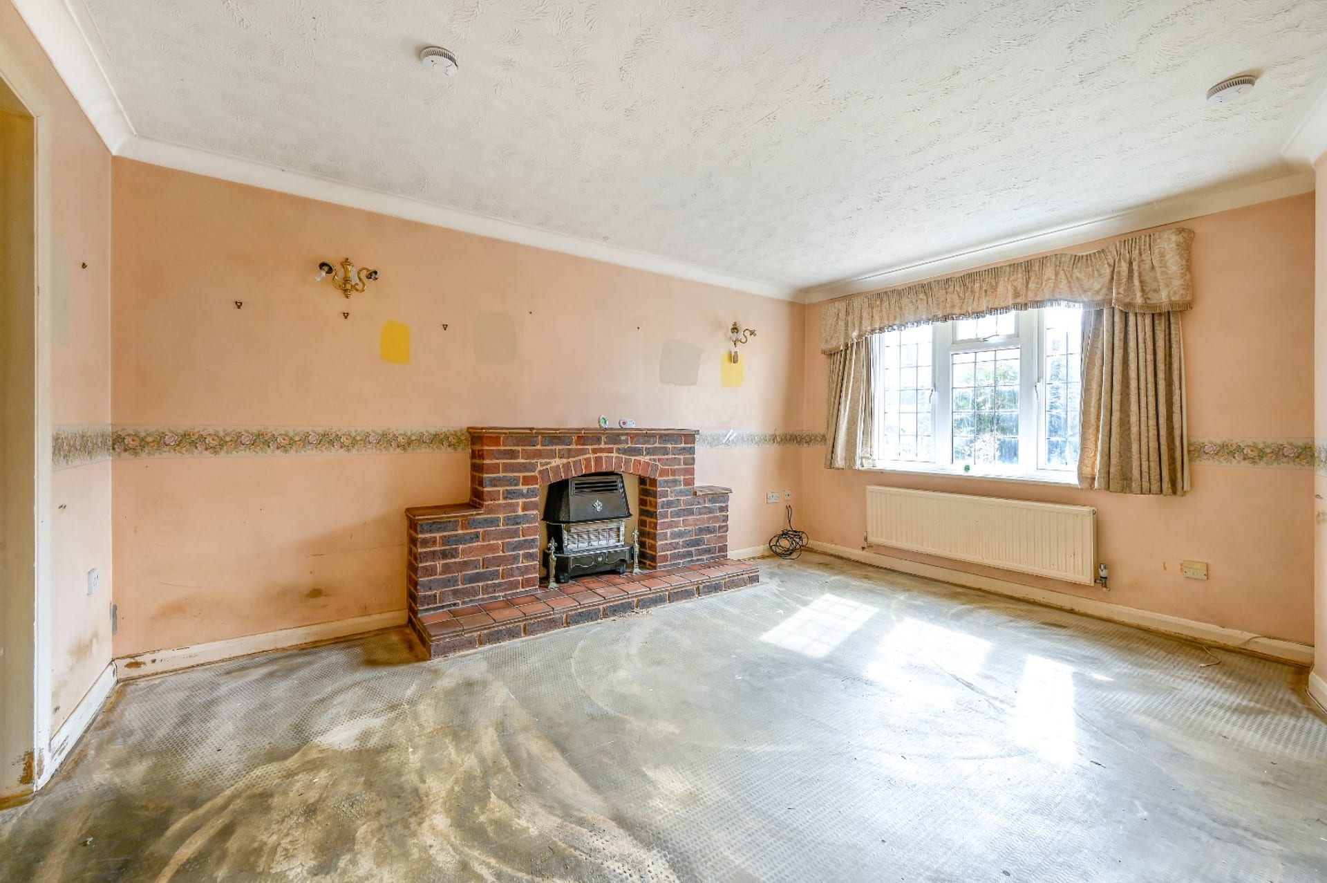 Ashford — £385,000