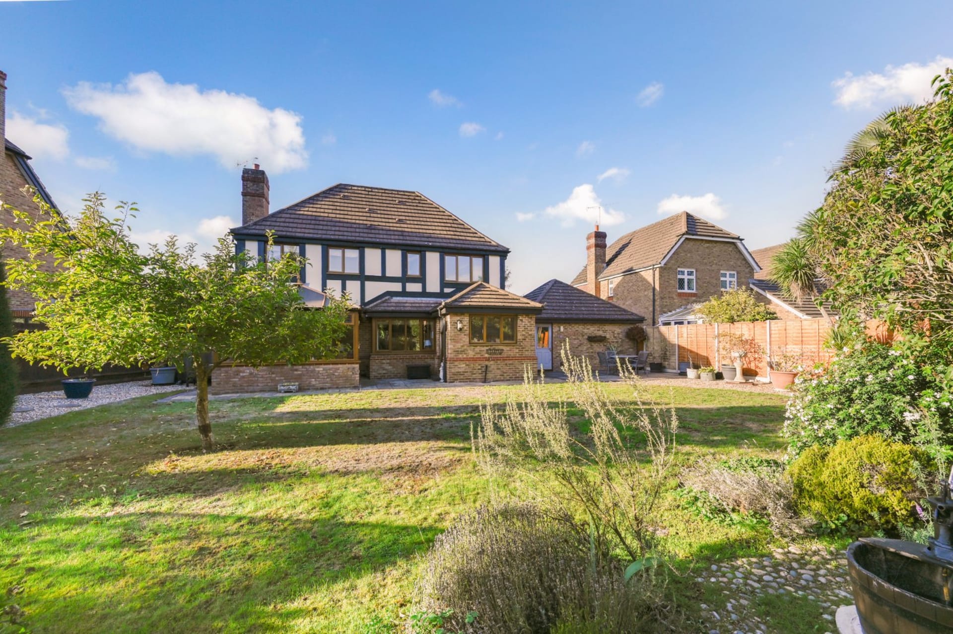Willesborough Lees — £575,000