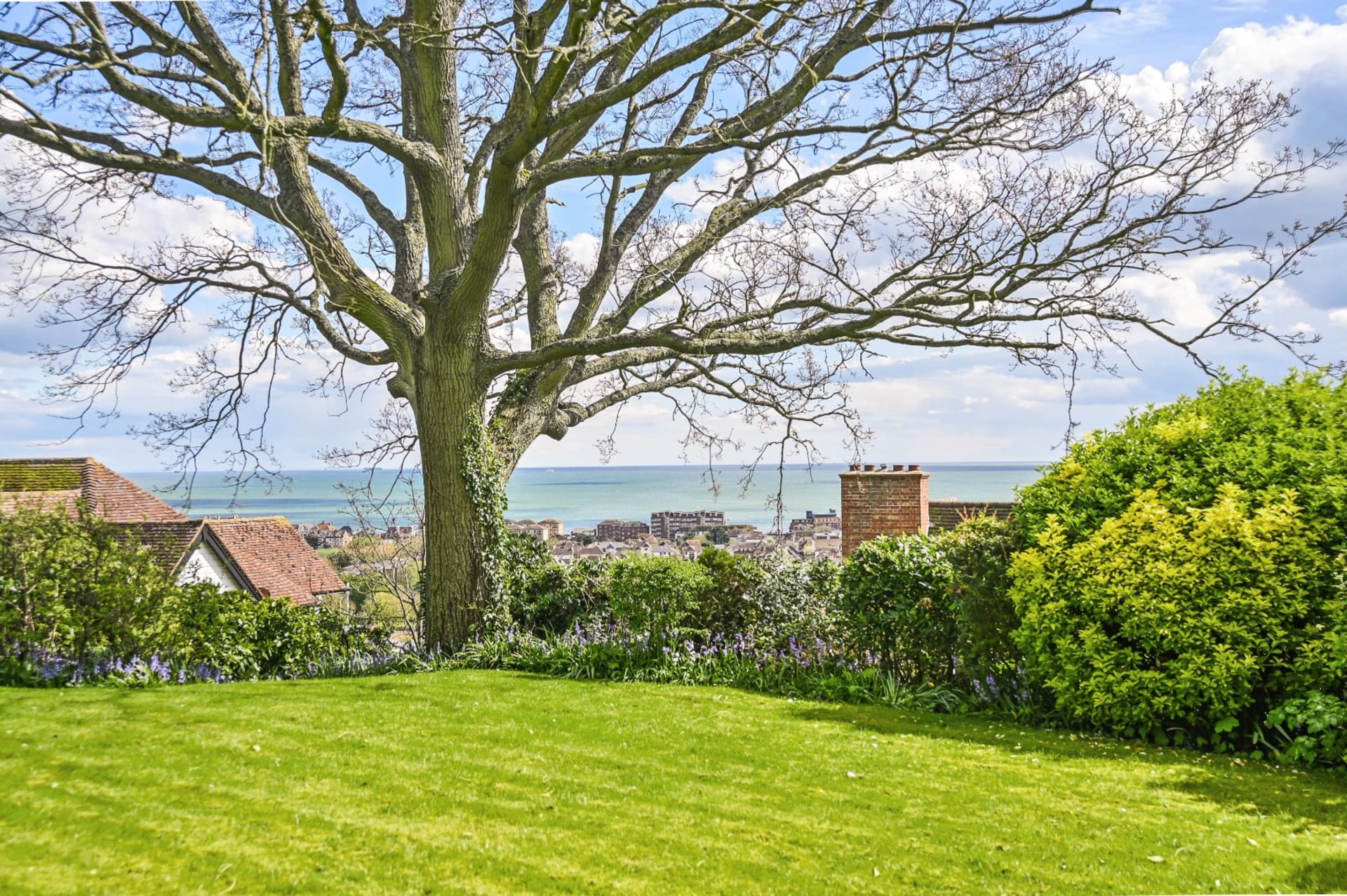 Hythe — £825,000