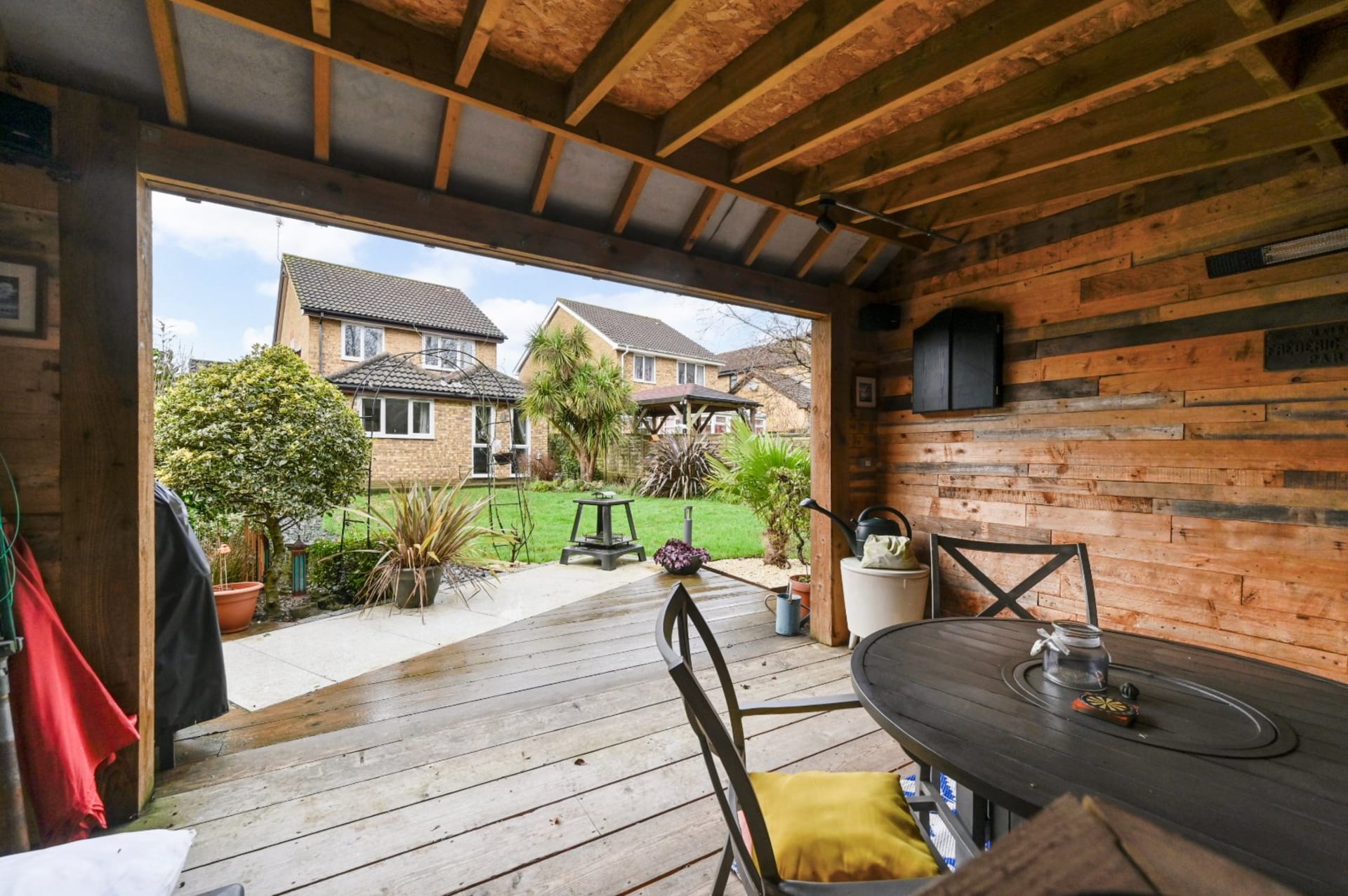 Willesborough — £465,000